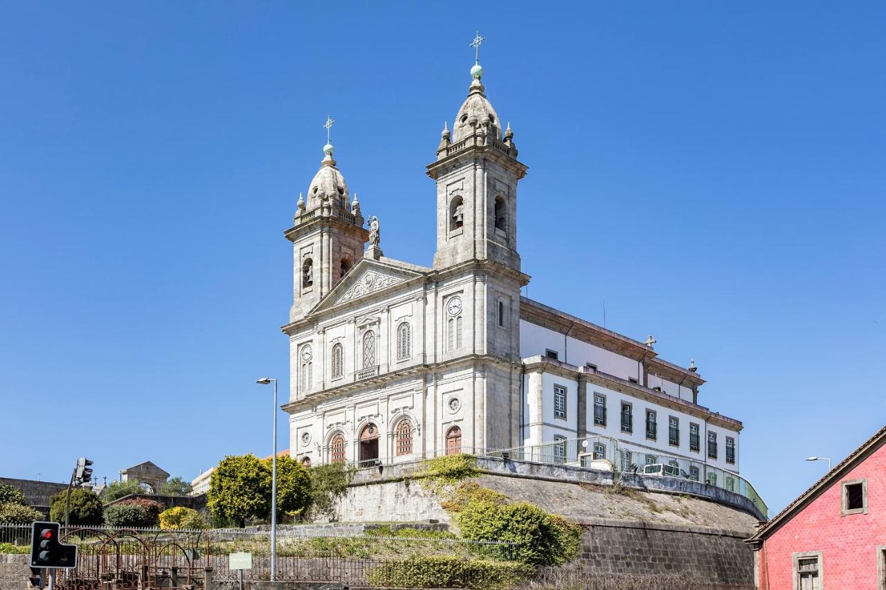 Elegant Studio W/ Ac & Balcony By Lovelystay Porto Bagian luar foto