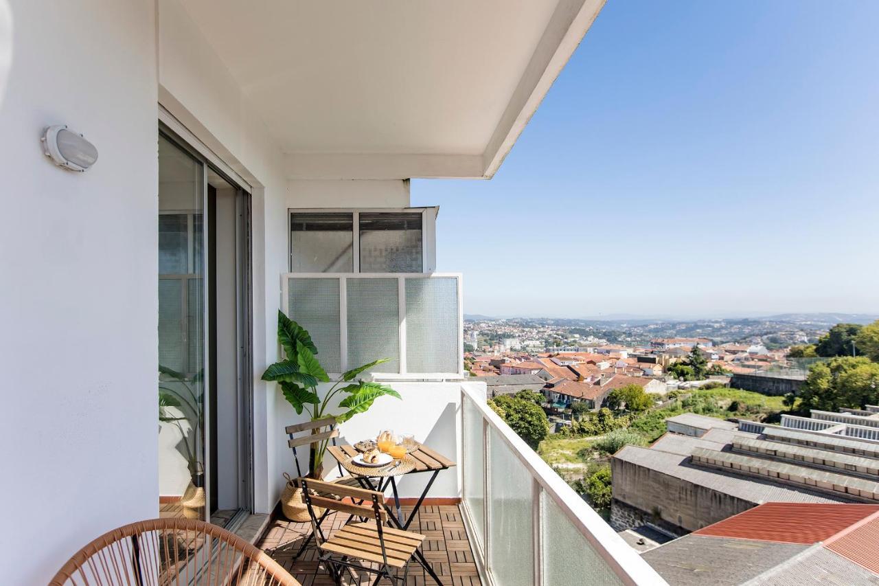 Elegant Studio W/ Ac & Balcony By Lovelystay Porto Bagian luar foto