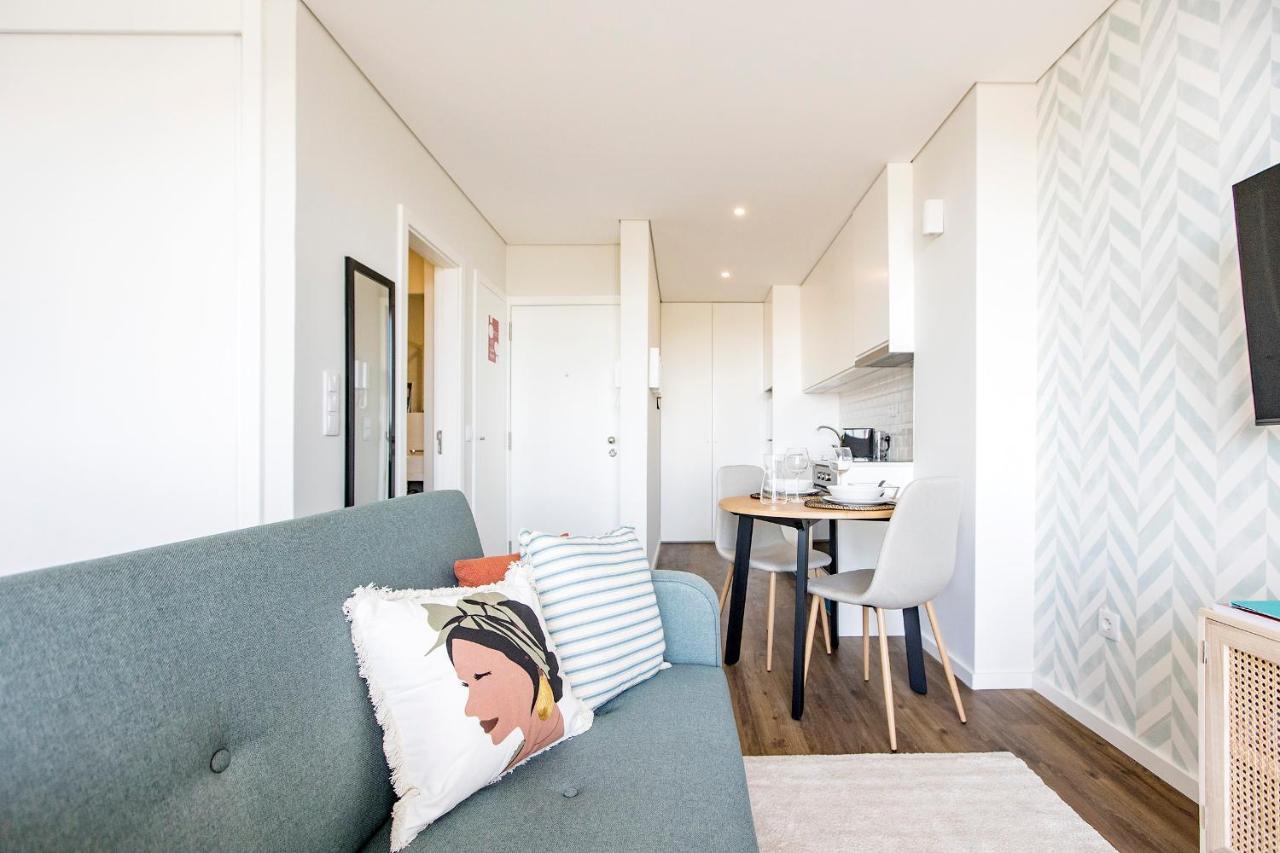 Elegant Studio W/ Ac & Balcony By Lovelystay Porto Bagian luar foto