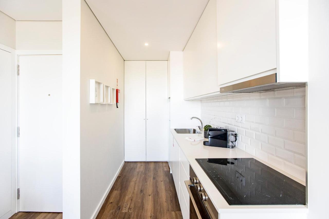 Elegant Studio W/ Ac & Balcony By Lovelystay Porto Bagian luar foto