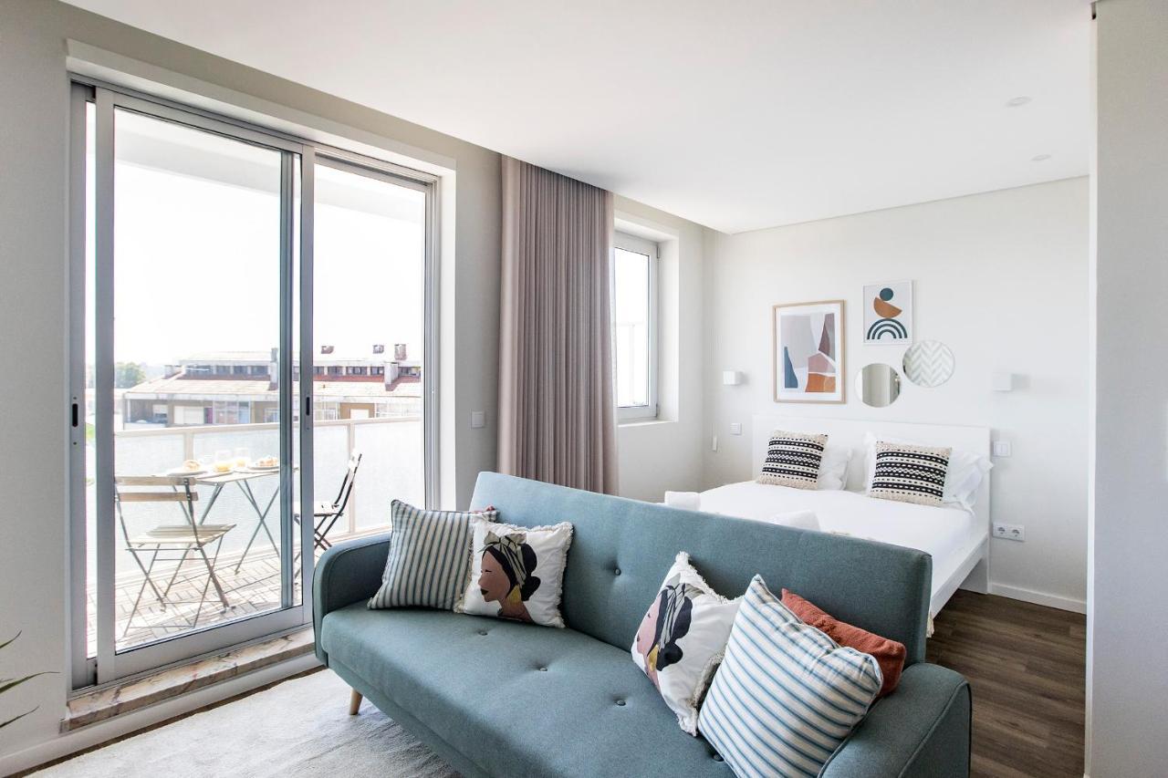 Elegant Studio W/ Ac & Balcony By Lovelystay Porto Bagian luar foto