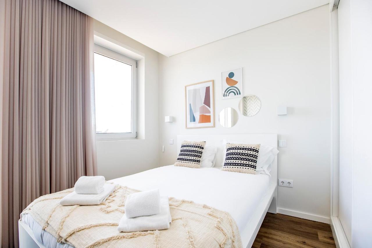 Elegant Studio W/ Ac & Balcony By Lovelystay Porto Bagian luar foto
