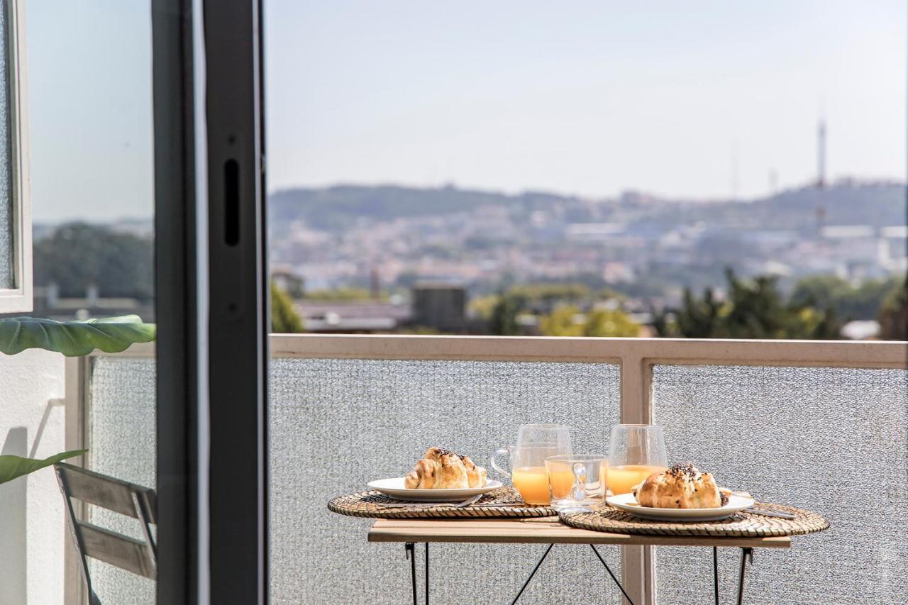Elegant Studio W/ Ac & Balcony By Lovelystay Porto Bagian luar foto