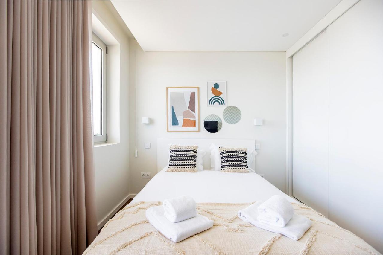 Elegant Studio W/ Ac & Balcony By Lovelystay Porto Bagian luar foto